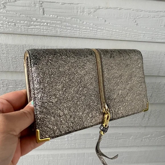 Cholé Flap Cover Metallic Leather Long Wallet-Rare - Picture 6 of 13